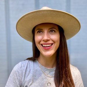 Meet your Posher, Lauren